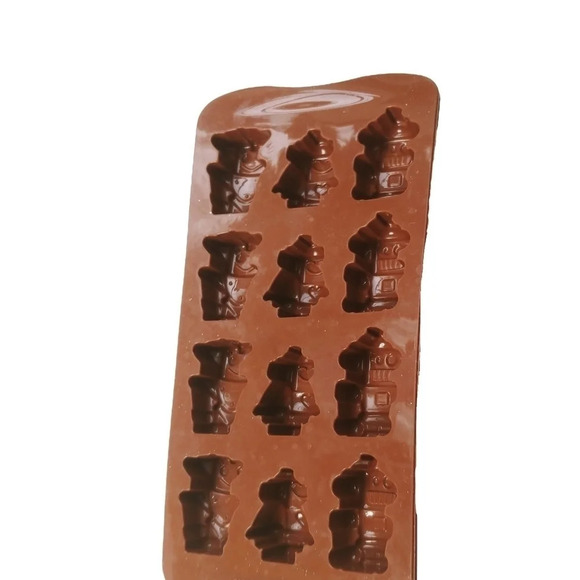 Silikomart Silcone Mold for Chocolate & Candy Melts - Cute  Robots - Picture 2 of 2